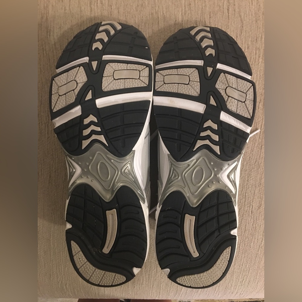 VIONIC Tennis Shoes (Men’s) - Picture 8 of 8